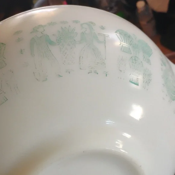 Vintage 1960s Pyrex White Milk Glass Mixing Bowl - Picture 4 of 5